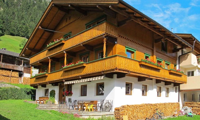 Burgstall Villa | Stunning villa for 14 guests with WIFI, TV and balcony
