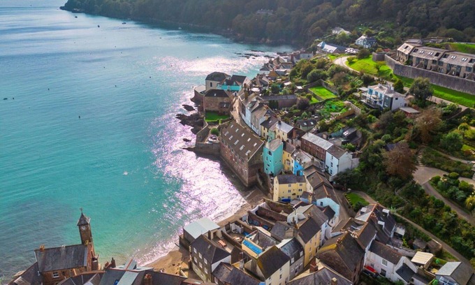 Kingsand House | Stunning villa for 10 people with WIFI and pets allowed
