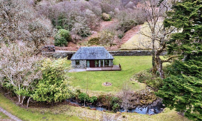 Lochgilphead House | Stunning villa for 2 guests with WIFI, terrace and pets allowed