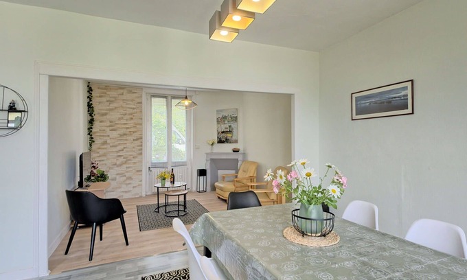 Auray House | Stunning villa for 4 guests with WIFI and TV