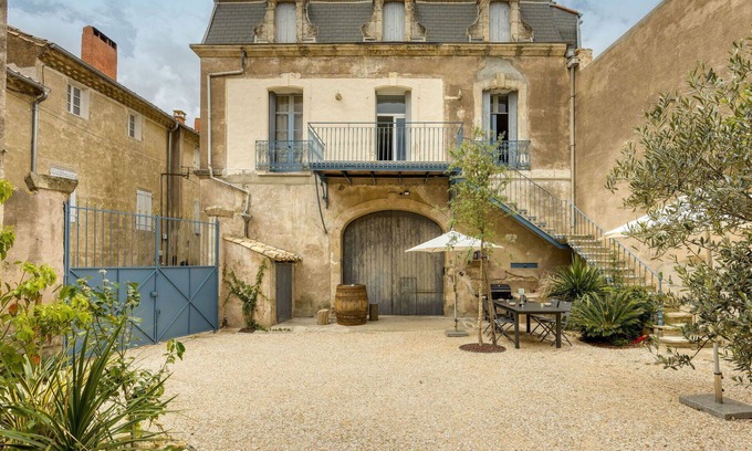 Montagnac House | Stunning villa for 6 people with WIFI, A/C, private pool, TV, terrace and parking