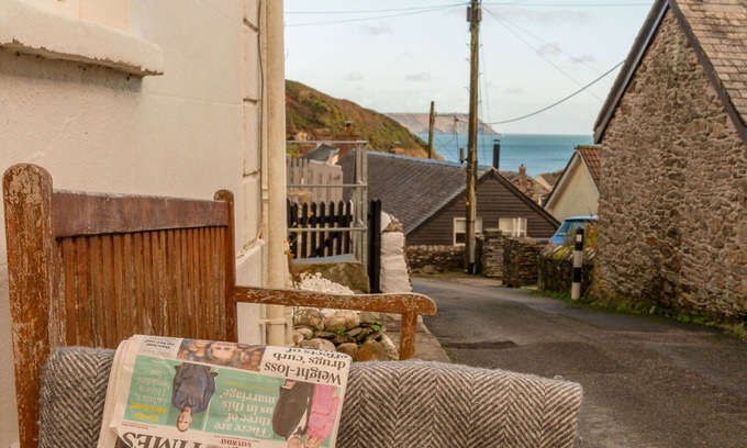 Portloe House | Stunning villa for 6 people with WIFI, TV, patio and pets allowed
