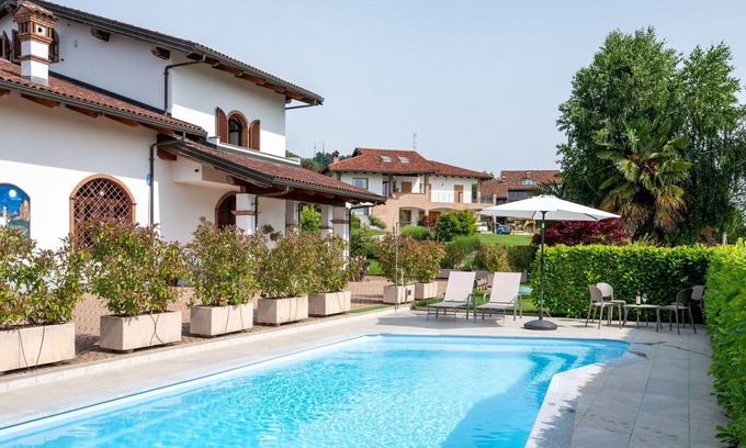 Barolo House | Stunning villa for 6 people with private pool, WIFI, TV and terrace