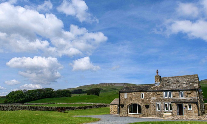 Hawes House | Stunning villa for 6 people with WIFI, terrace and pets allowed