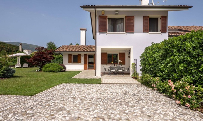 Sequals House | Stunning villa for 7 people with WIFI, A/C, TV, terrace and parking