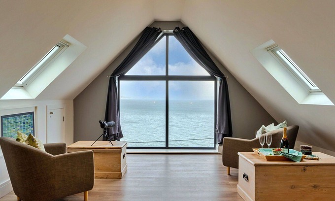 Mousehole House | Stunning villa for 8 guests with WIFI and terrace