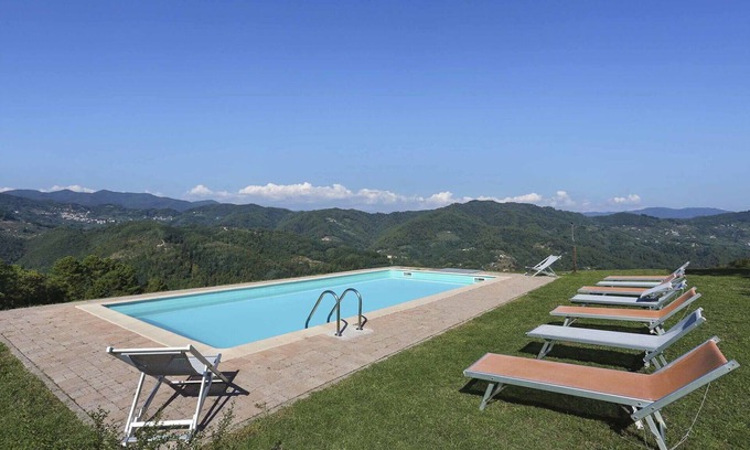 Villabuona Villa | Stunning villa for 8 people with private pool, WIFI, TV, veranda and panoramic view, close to L.