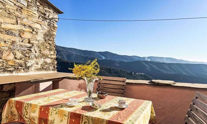 Valloria House | Stunning villa for 4 people with WIFI, terrace and panoramic view