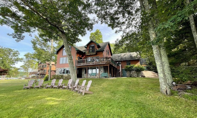 Tafton House | Stunning Wallenpaupack Lakefront with panoramic views and gentle slope
