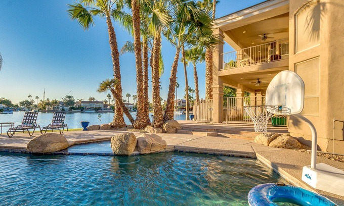 The Islands House | Stunning Waterfront Paradise! Sleeps 16! Heated Pool/Spa and Lots of Fun!