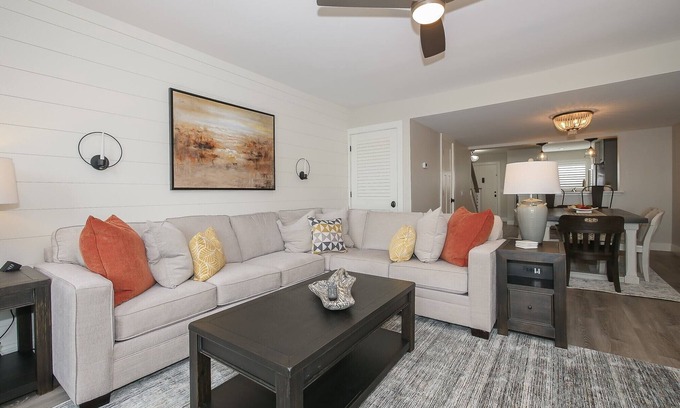 Hilton Head Island Condo | Stunningly Updated Villa with Tennis Access! Steps to Coligny