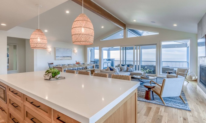 Neskowin House | Stupendous Ocean Views, King Suites, Gourmet Kitchen, Game Room, Sauna, Hot Tub