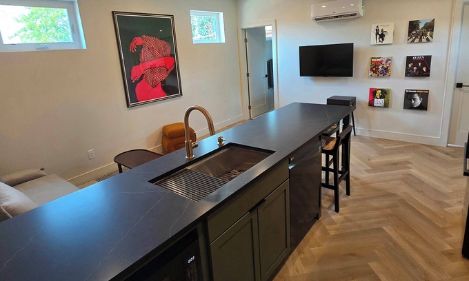 Whittier Apartment | Stylilsh guesthouse with parking. Located near Rino Art District and City Park.