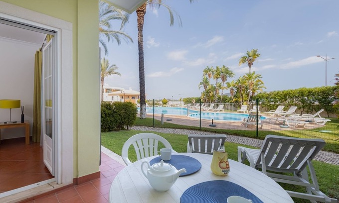 Patio Apartment | Stylish 1 bedroom apart at Corcovada with pool