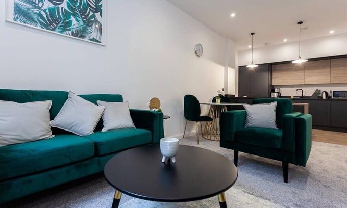 Bolton Apartment | Stylish 1 Bedroom Apartment in Bolton