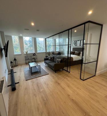 London Borough of Croydon Apartment | Stylish 1 Bedroom Apartment in Purley, Croydon