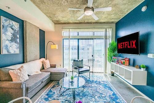 Evans Churchill Apartment | Stylish 1BD - Central Downtown - Gym, Pool, Parking