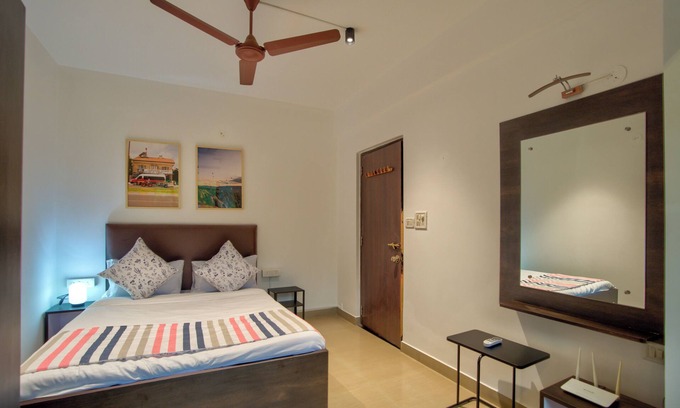 Vagator Apartment | Stylish 1BHK Vagator, Glass Wall