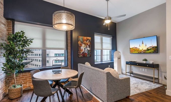 Central Business District Hotel | Stylish 1BR Condo Near French Quarter + Amenities