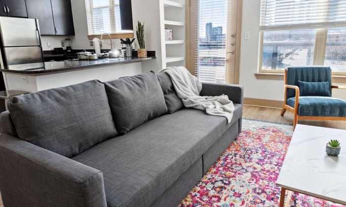 Deep Ellum Apartment | Stylish 1Br in Deep Ellum with Free Parking Near Baylor Med