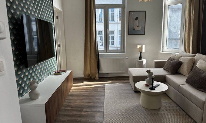 Patershol Apartment | Stylish 1BR plus LR Apt Ghent Castle