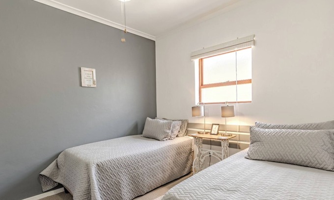 Hermanus Apartment | Stylish 2 bed apartment in Hermanus