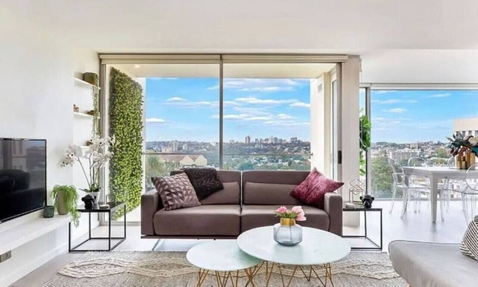 Darlinghurst Apartment | Stylish 2 Bed Apt +24/7 Concierge + Pool + Sauna
