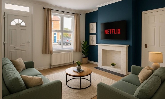 Gillingham House | Stylish 2 Bed House - Sleeps 6, Pool Table, Near Station, Contractor Friendly