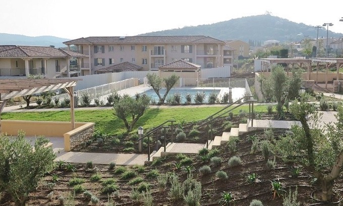 La Croix-Valmer Apartment | Stylish 2-Bedroom Apartment with Covered Terrace and Pool Access in La Croix Valmer