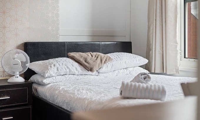 Leeds House | Stylish 2-Bedroom Apartment in Leeds,Perfect for Contractors & Extended Stays