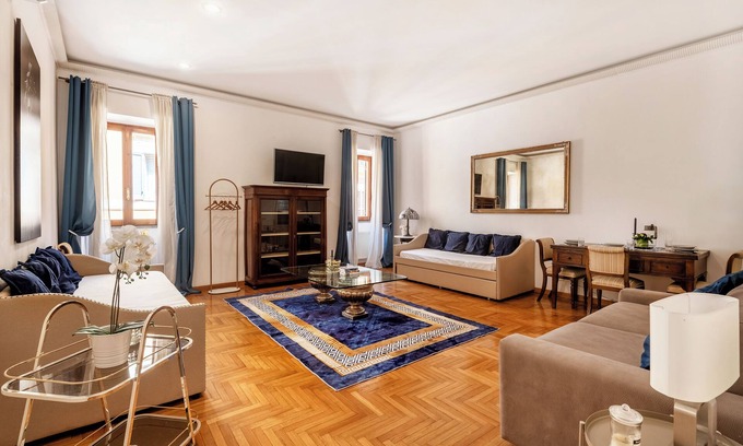 Rione III Colonna Apartment | Stylish 2-Bedroom Apartment with Terrace & Stunning View Near Trevi Fountain