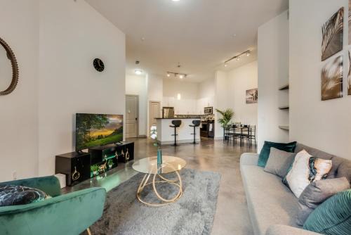Dallas Apartment | Stylish 2 Bedroom Apartment in Medical District