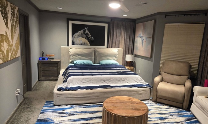 Tupelo House | Stylish 2 bedroom townhouse, ideal for your needs. Elvis Presley's Birthplace!