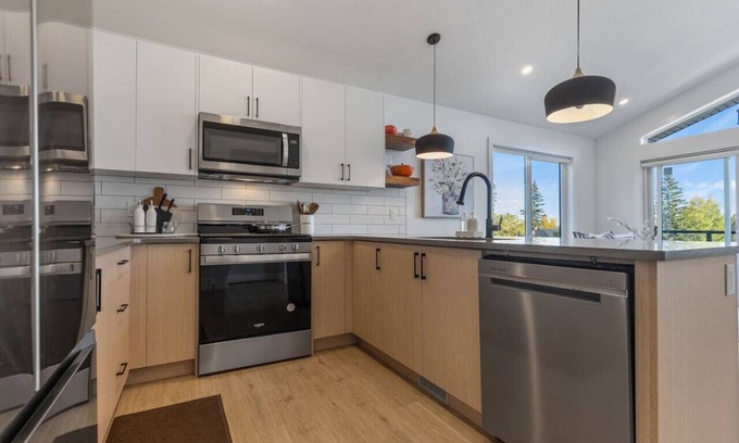 Banff Trail House | Stylish 2 Beds 2 Baths Townhome | Working desk