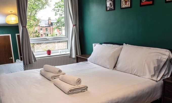 Headingley Apartment | Stylish 2Bed Apt in Leeds with Free Parking