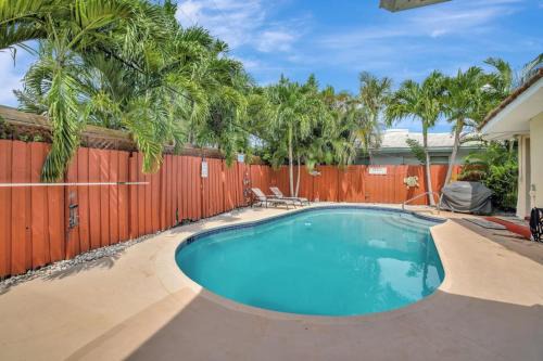 Lauderdale-by-the-Sea House | Stylish 2br 3ba with Heated Pool plus Beach Walkable