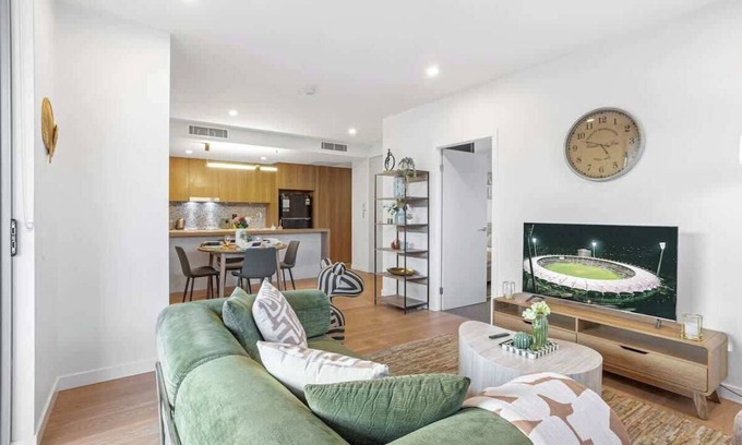 Kangaroo Point Apartment | Stylish 2BR by The Gabba | Sleeps 6 + BBQ