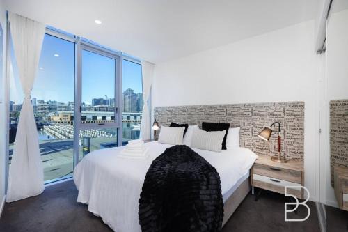 Docklands House | Stylish 2BR Condo Docklands Waterfront