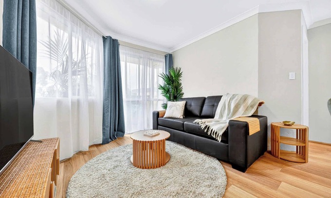 Fremantle Apartment | Stylish 2BR Fremantle Apartment with Pool Access
