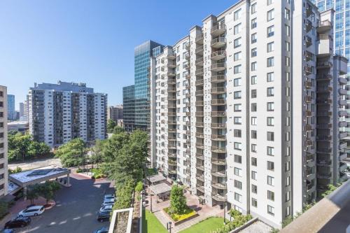 Crystal City Apartment | Stylish 2BR Haven - Minutes from DC & Airport