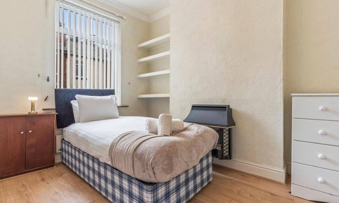 Nottingham Ski Chalet | Stylish 3-Bed Home Near Nottingham City Centre