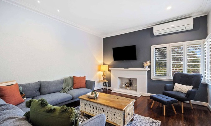 Doubleview House | Stylish 3-Bedroom Home near Scarborough Beach