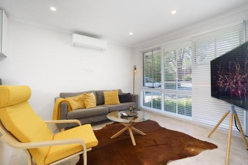 Wanniassa House | Stylish 3Bedroom Escape in South Canberra - Hosted by Canstay