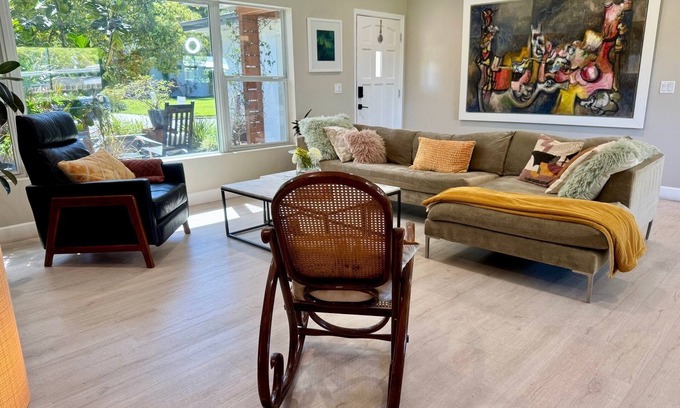 Winter Park House | Stylish 3BR/2BA Home in Lake View Retreat, near to Park,Trails,Pickleball,Golf.