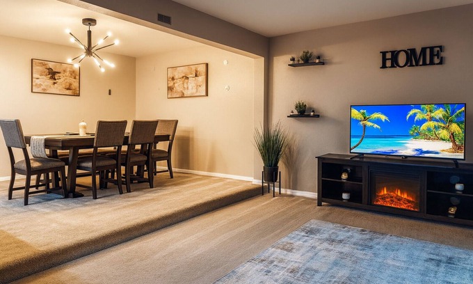Davenport House | Stylish 3BR 2BA Oasis,Pool & Mins to Disney Magic and Universal