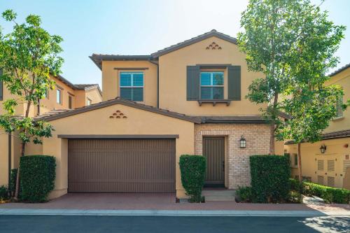 Tustin House | Stylish 3BR Irvine Oasis Family Friendly w Garage