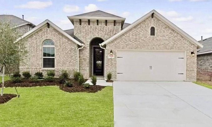 Fort Worth House | Stylish 3BR Near Lake & Downtown w/Patio & WiFi