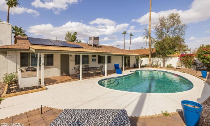 Tempe House | Stylish 4BR Pool Oasis,ASU,Spring Training! Old Town Scottsdale 10 minutes away.