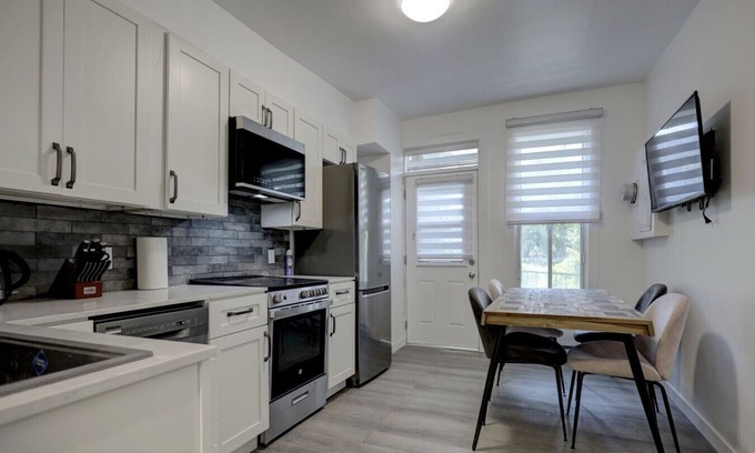 Sainte-Marie Apartment | Stylish 4BR Unit Near Plateau & DT MTL