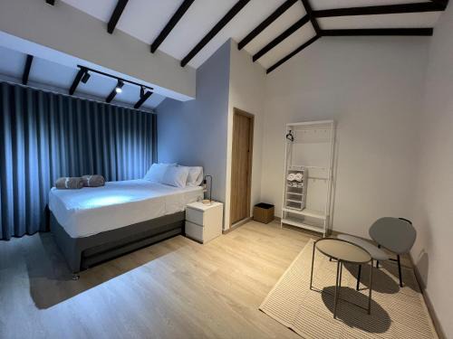 El Poblado Apartment | Stylish 5-BR Apartment in Medellín's Trendiest Spot, Walk Everywhere!